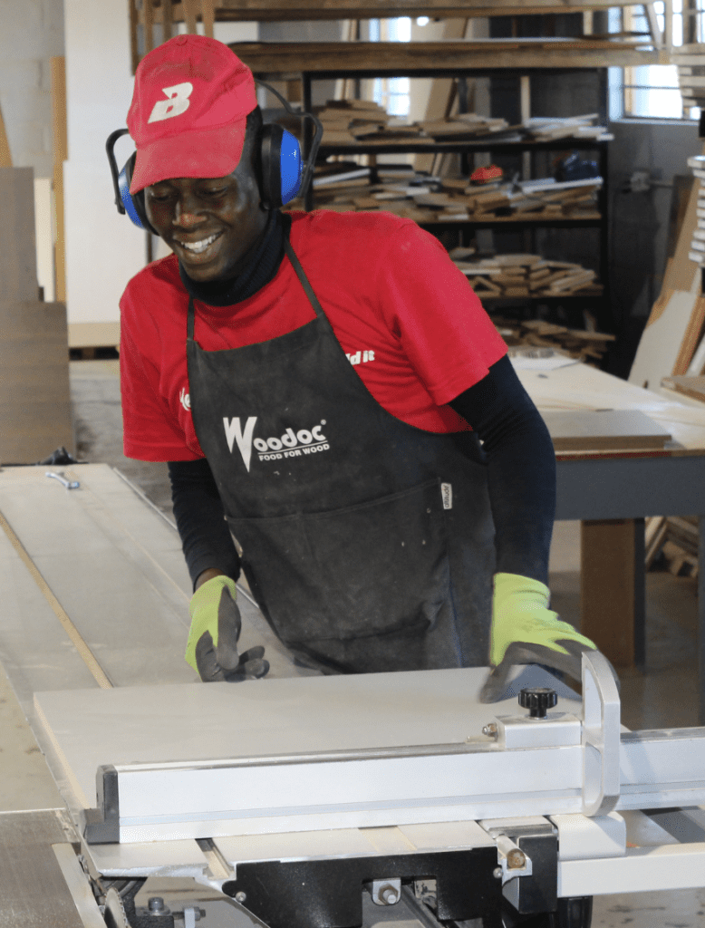 Build it Struisbaai Services Board Cutting